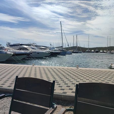 Apartman As Pirovac Bagian luar foto