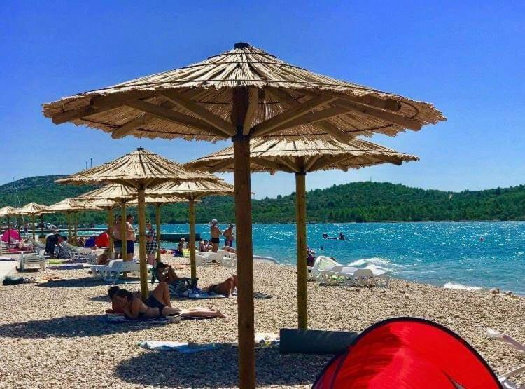 Apartman As Pirovac Bagian luar foto