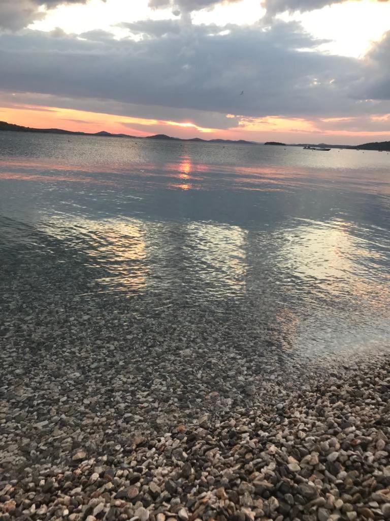 Apartman As Pirovac Bagian luar foto