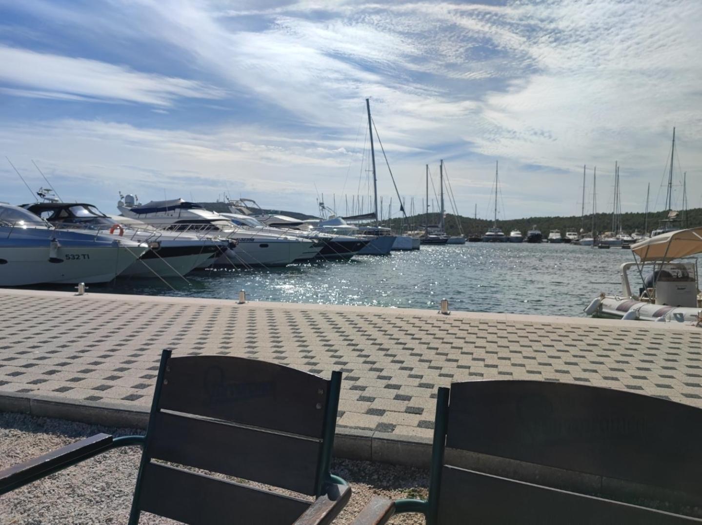Apartman As Pirovac Bagian luar foto