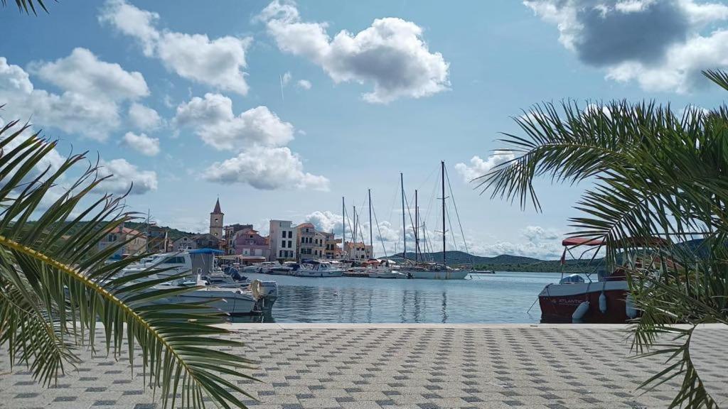 Apartman As Pirovac Bagian luar foto